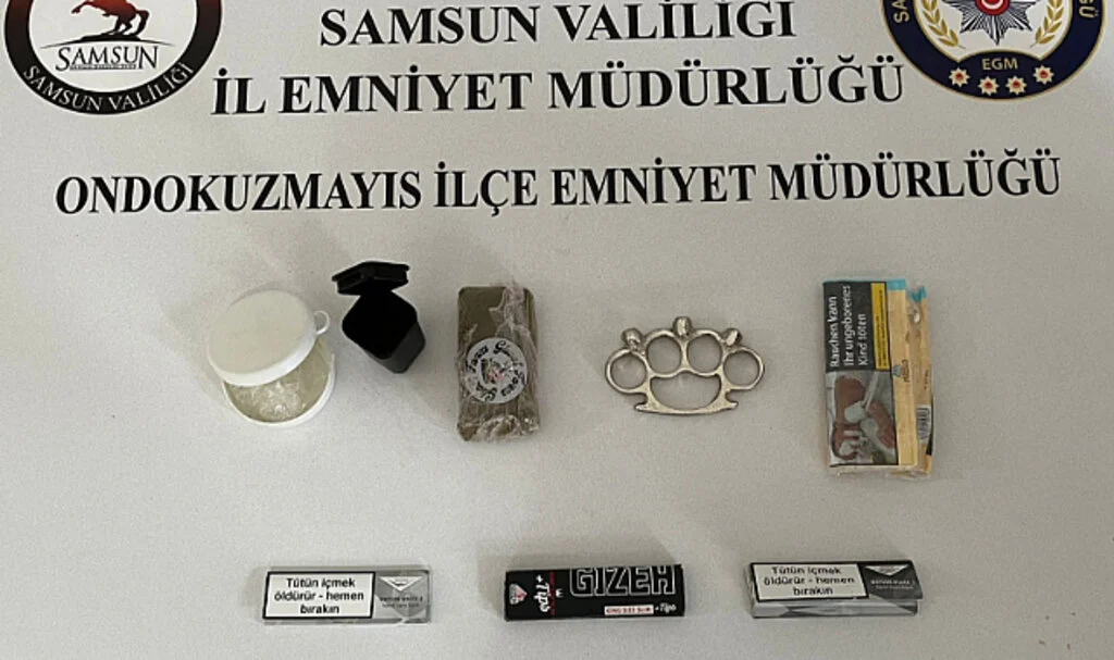 Samsun'da şüpheli gençlerden uyuşturucu çıktı