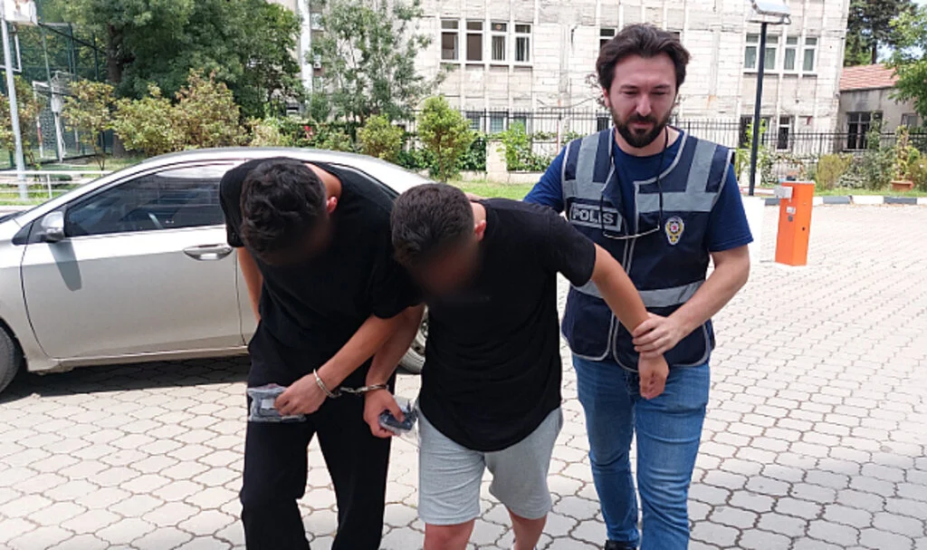 Samsun'da Uyuşturucu Ticaretinden Gözaltına Alınan 2 Kişi Adliyeye Sevk Edildi