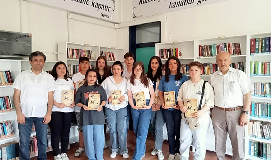 Samsun'dan Elbistan'a Depremzedelerle Kurulan "Gönül Köprüsü" Mektupları Kitaplaştırıldı