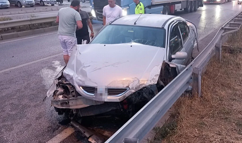 Samsun Havza'da Otomobil Tıra Çarptı: 6 Yaralı