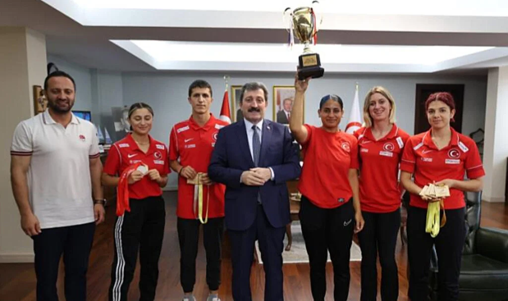 Samsun Valisi Orhan Tavlı Özel Sporcuları Konuk Etti