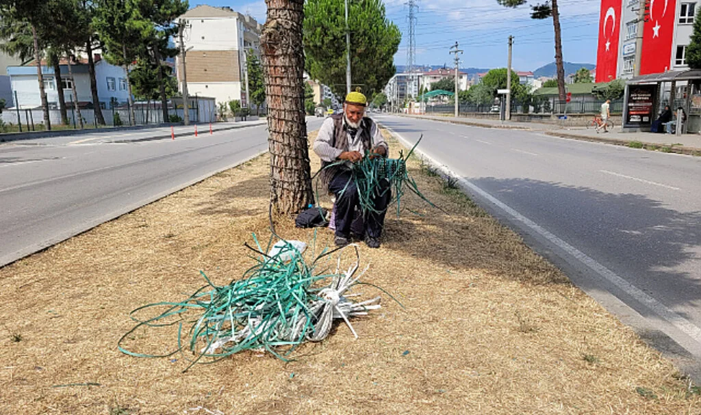 Samsunlu Hamdi Aslan Atık Plastikleri Sepete Dönüştürüyor