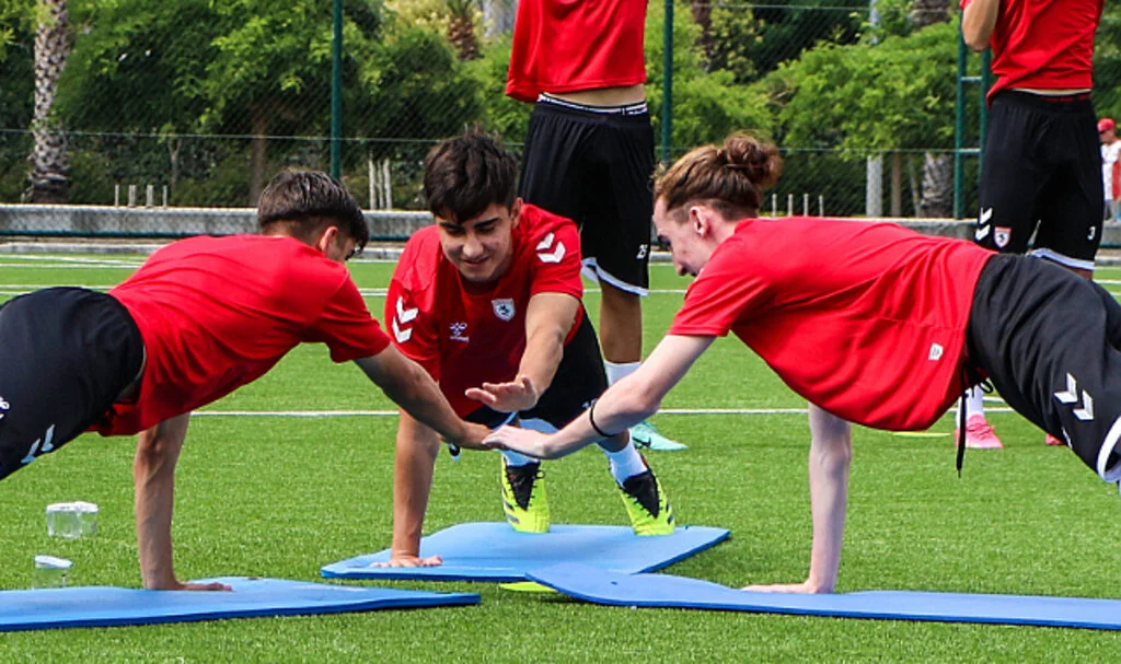 Samsunspor U19 takımı sıkı çalışıyor