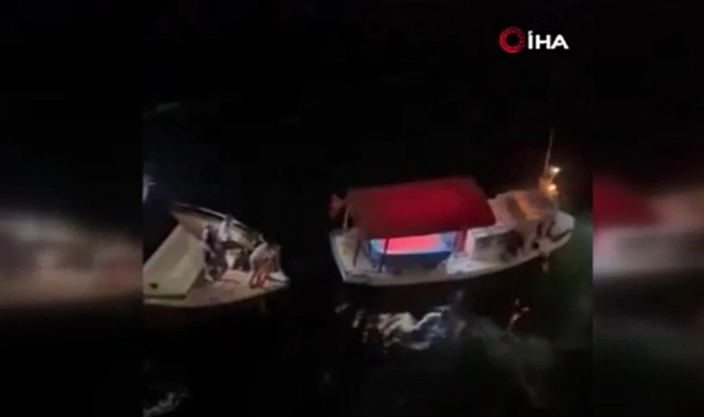 Selfie Çekerken Düşen Kızın Üzerinden Tekne Geçti