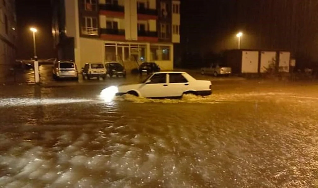 Sinop'ta Şiddetli Yağış Taşkınlara Yol Açtı