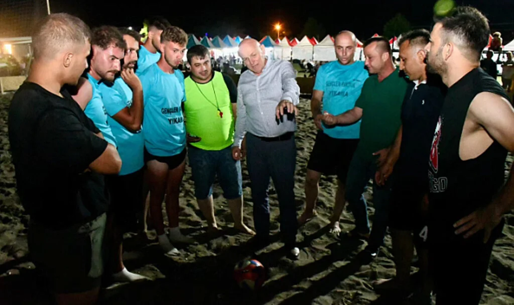 Terme'de Plaj Futbol Turnuvası Başladı! Başlama Vuruşu Başkan Kul'dan