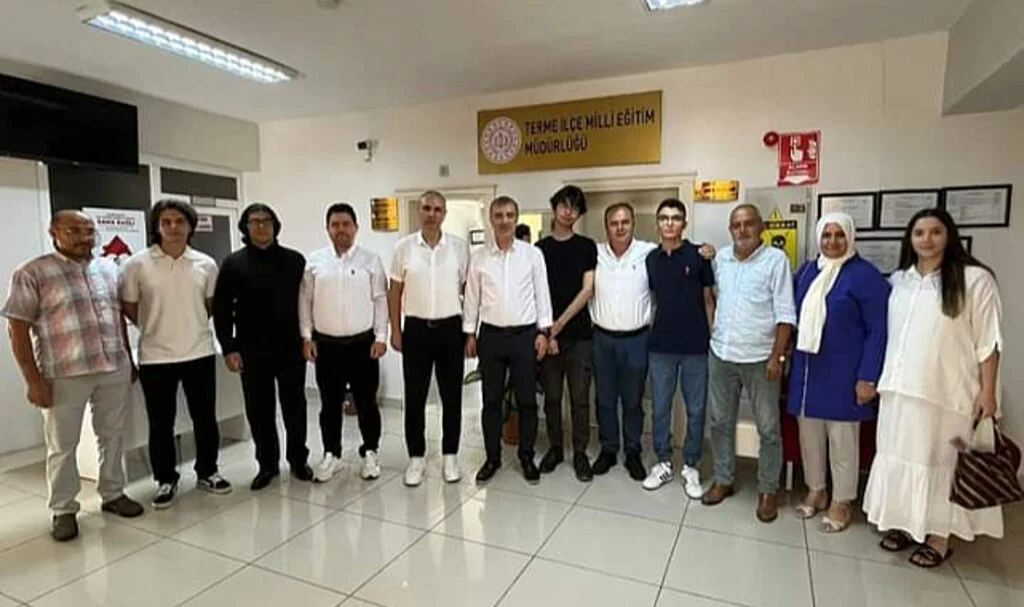 Terme Kaymakamı'ndan YKS’de Derece Yapan Öğrencilere Kutlama