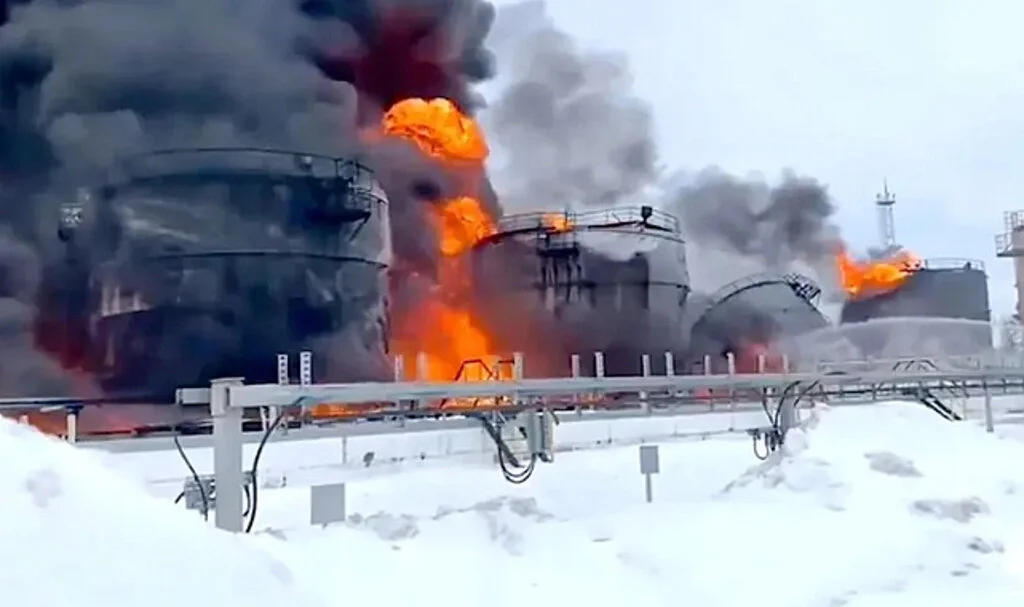 Ukrayna, Rusya'nın Kursk Bölgesindeki Petrol Deposunu Vurdu
