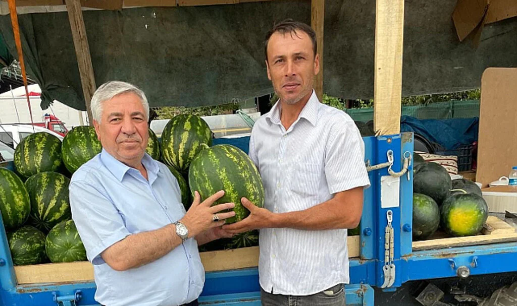 Vezirköprü Ziraat Odası Başkanı Kaya, Pazarda Karpuz Üreticilerini Ziyaret Etti