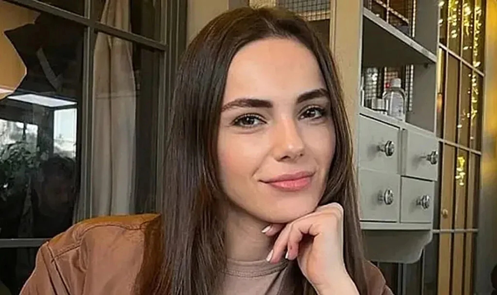 Yağmur Tanrısevsin'den Olay Yaratan Pozlar... İmaj Tazeledi
