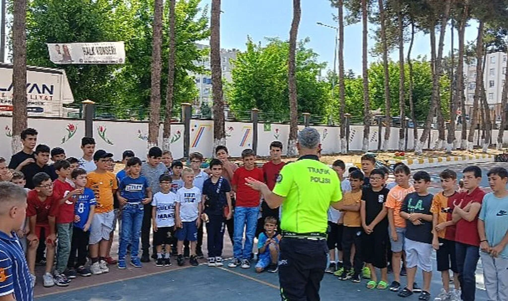 Yaz Kur'an Kursu öğrencilerine trafik eğitimi verildi