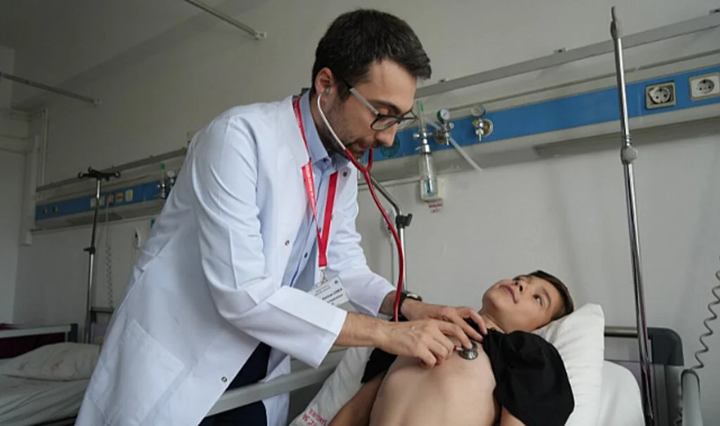 Yıllardır Astım Bronşit Denilen Çocuğun Akciğerinde Yumak Çıktı