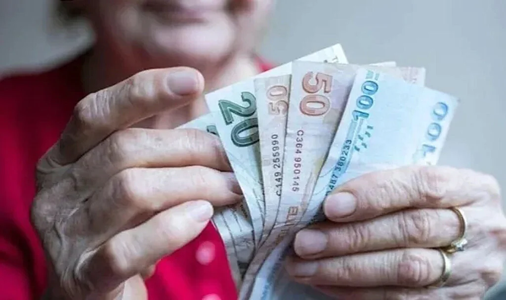 Zamlı Emekli Maaşları Bu Ay Hesaplara Yatıyor