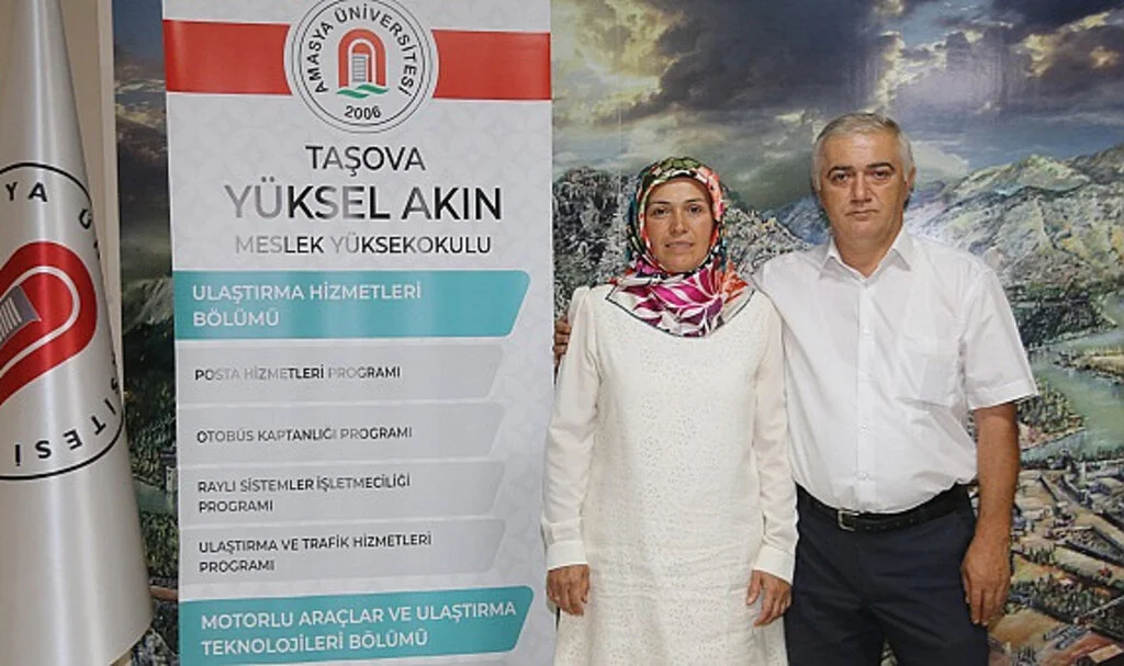 28 Yıllık Evli Çift İkinci Baharlarında Aynı Üniversitede Okuyacak