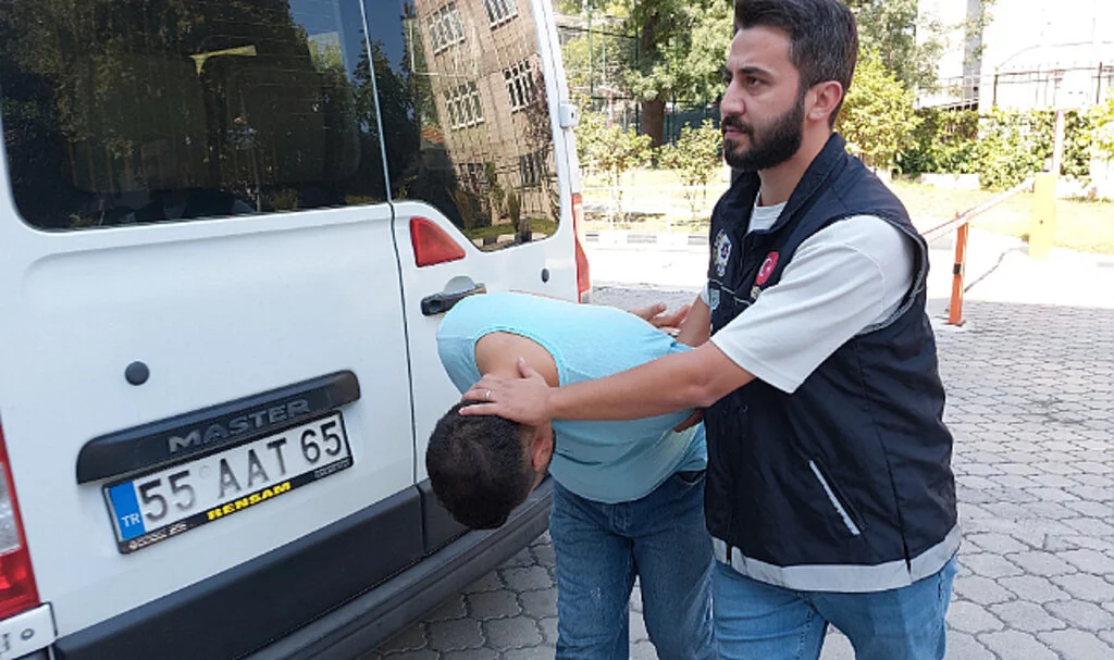 296 adet ecstasy hapla yakalandı