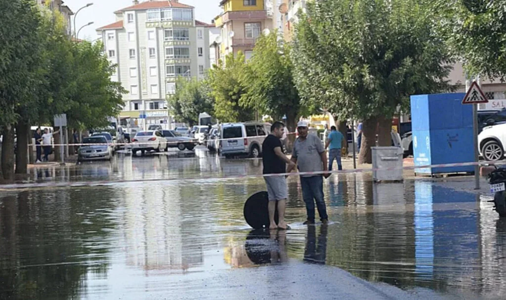 9 İlde Sağanak Yağış Uyarısı: 1065 Kişi Tahliye Edildi