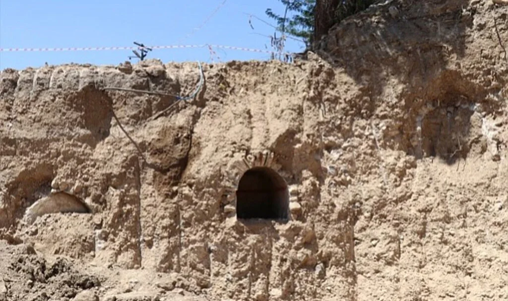 Amasya'da Temel Kazısında Roma Dönemi'ne Ait 3 Mezar Bulundu