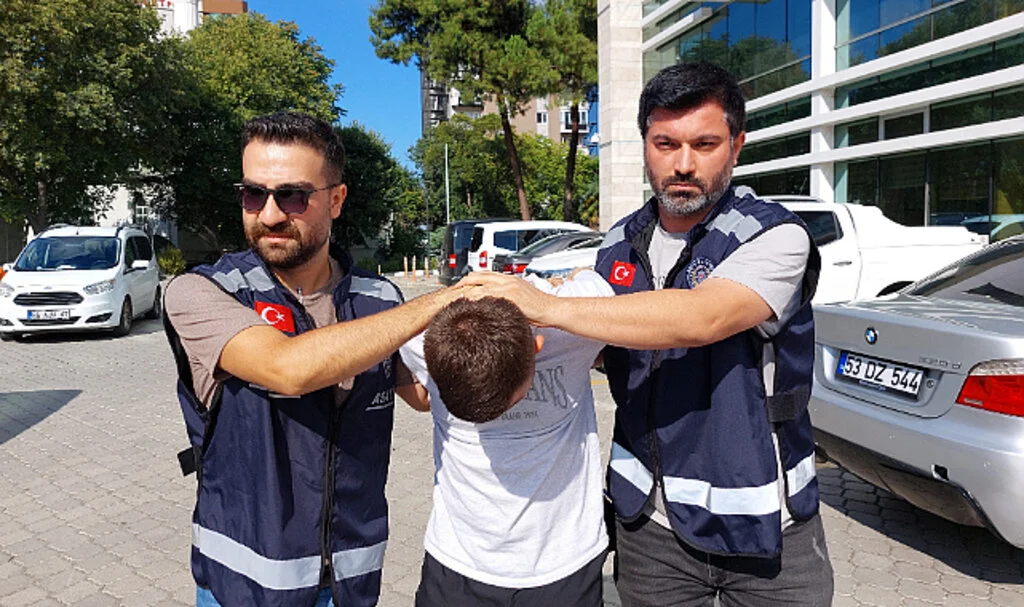 Arkadaşını Bıçaklayarak Öldüren Genç Tutuklandı