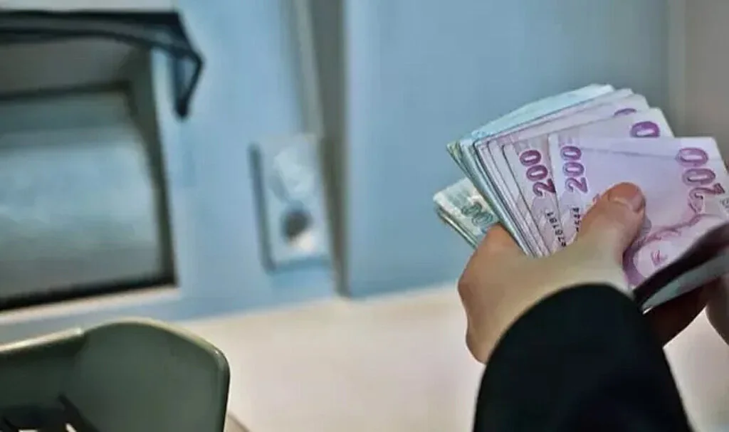 ATM’de Nakit Çekiminde Yeni Dönem: 100 TL Banknota Elveda!