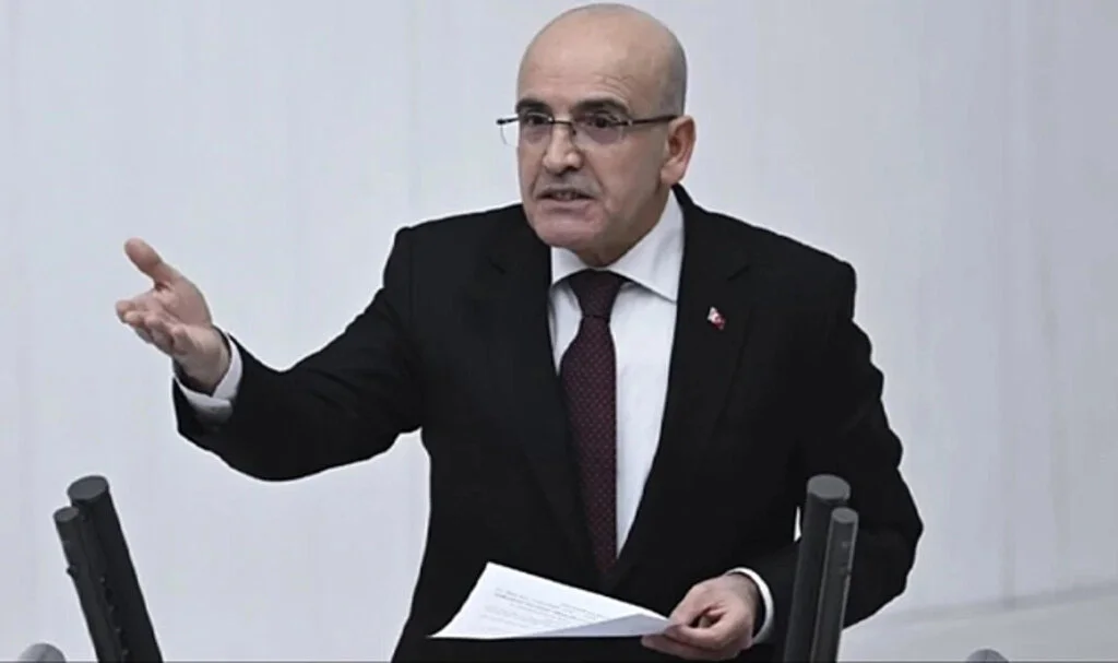  Bakan Şimşek'ten Kayıt Dışılıkla Mücadelede Sert Uyarı: "Sizi Bakanlık Kampüsünde Görmek İstemiyorum"