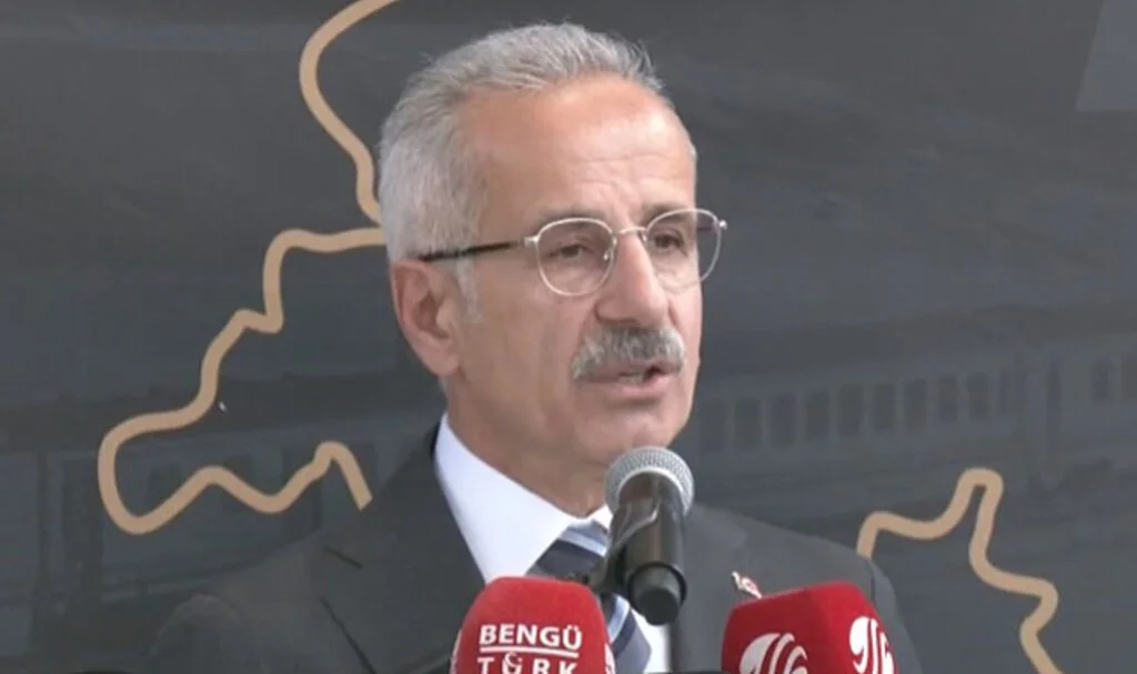 Bakan Uraloğlu: Instagram Erişimi İçin Ciddi Aşama Kaydedildi