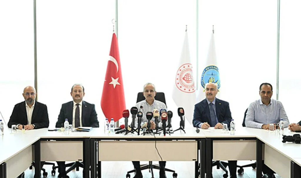 Bakan Uraloğlu'ndan Instagram Açıklaması: Çözüm İçin Görüşmeler Sürüyor