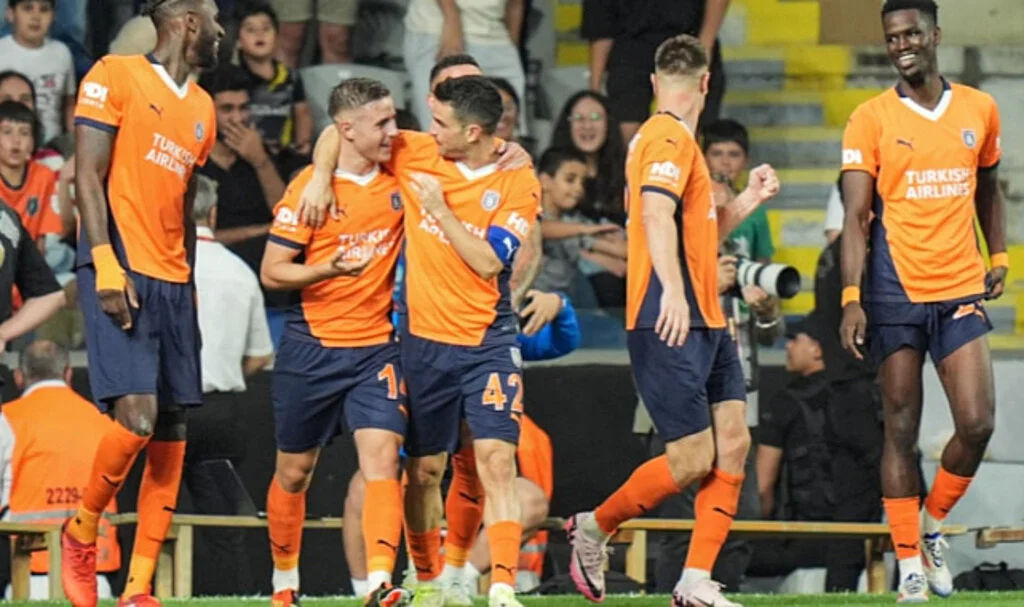 Başakşehir UEFA Konferans Ligi'nde Iberia Tiflis'i yenerek turladı