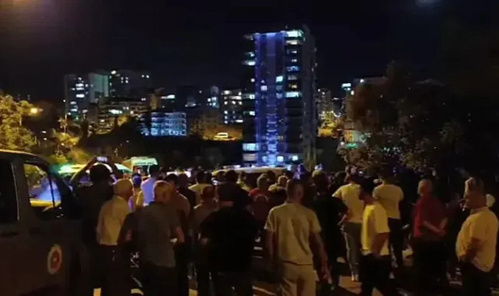 Boşanma aşamasındaki eşini öldürüp aynı silahla intihar etti