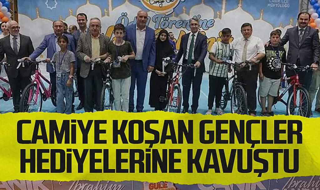  Canik’te camiye koşan 3 bini aşkın çocuk hediyelerine kavuştu