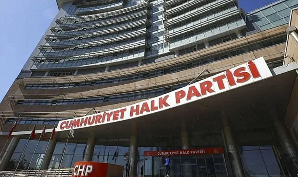 CHP Tüzük Kurultayı'nda 3 Ana Talep Öne Çıkıyor: Ön Seçim ve Eşit Temsil