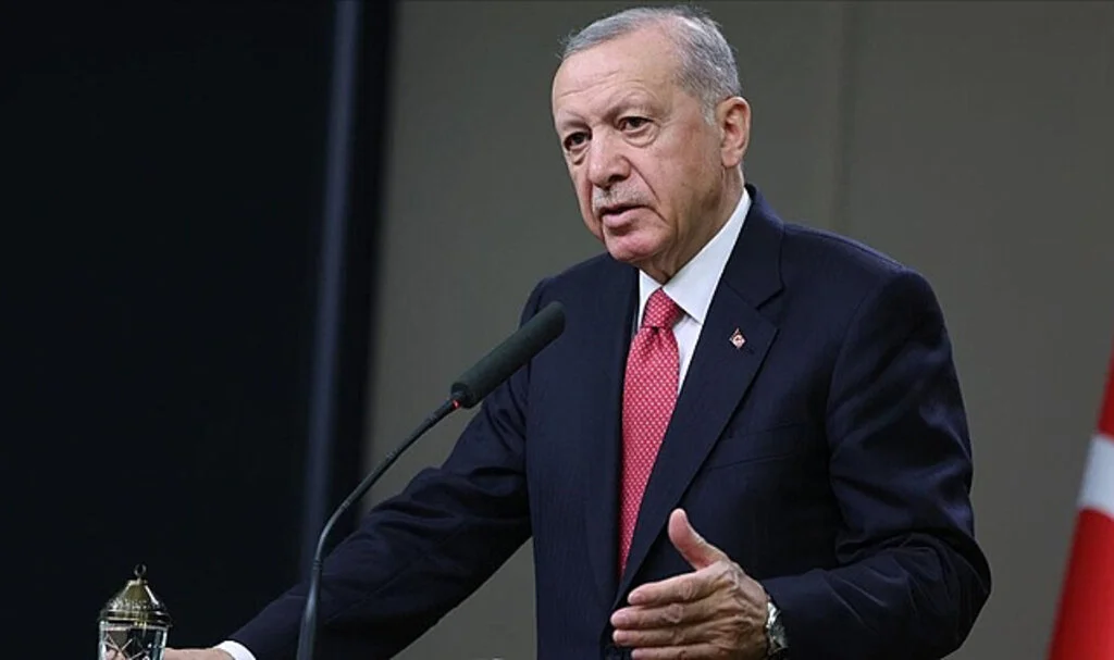 Cumhurbaşkanı Erdoğan'dan CHP'ye Eleştiri: "Halkın Parasını Paris'te Harcıyorlar"