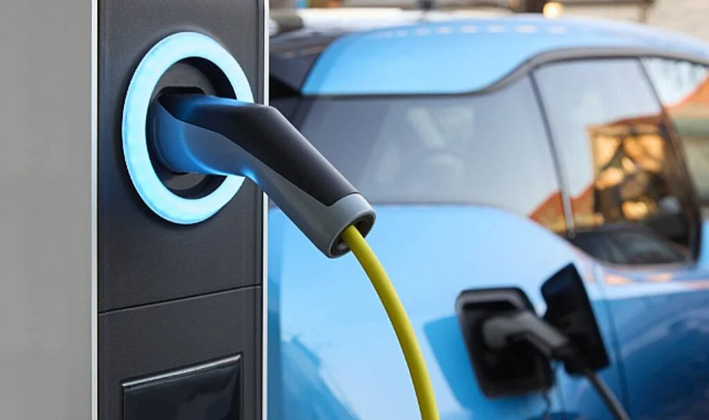 Elektrikli Otomobiller İçin Şarj Sınırı Geliyor