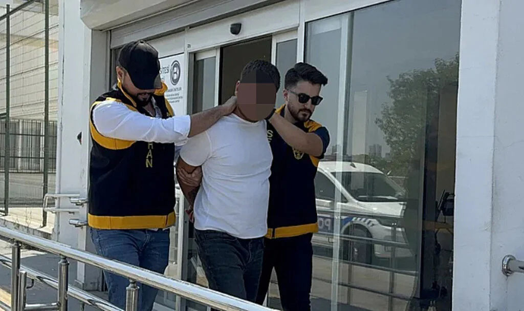 Evinde Çelik Yelek, Silah ve Uyuşturucu Bulunan Zanlı Tutuklandı