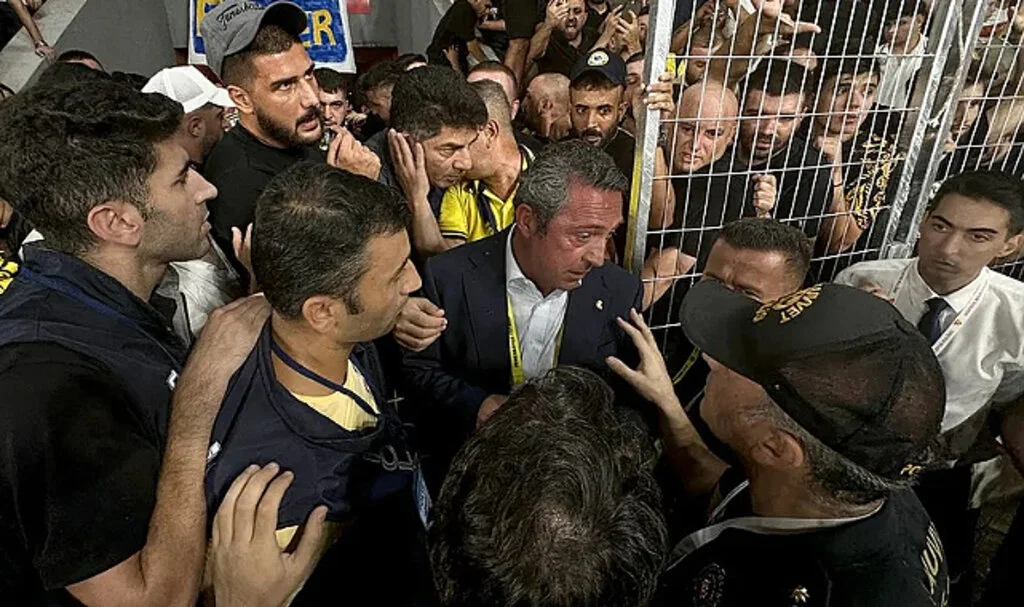 Fenerbahçe, Göztepe Maçında Yaşanan Olaylar İçin Suç Duyurusunda Bulundu