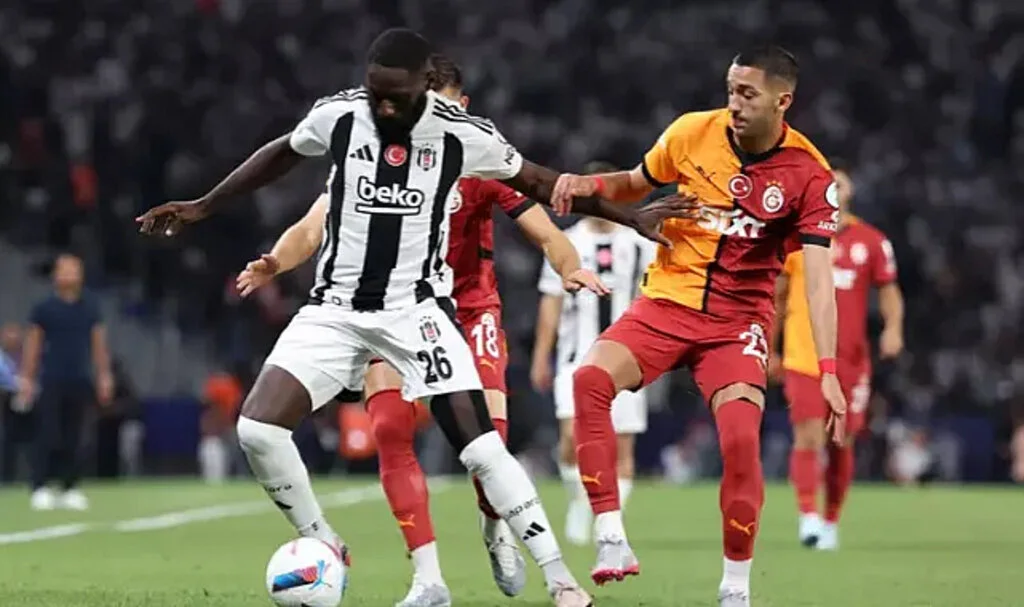 Galatasaray Taraftarı isyan bayrağını açtı: Bu gece istifa etmezseniz...