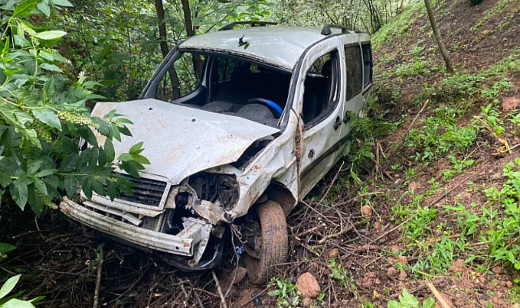 Giresun’da Feci Kaza: Şarampole Devrilen Araçta 1 Ölü, 1 Yaralı