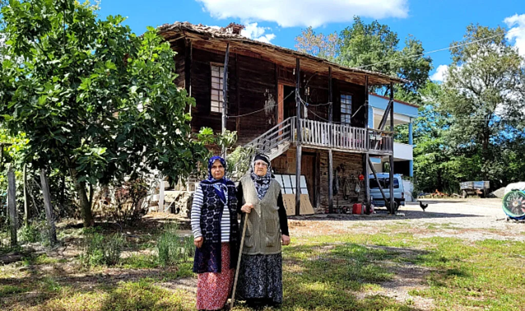 Hamiyet Nine Ahşap Evde Anılarla Yaşıyor