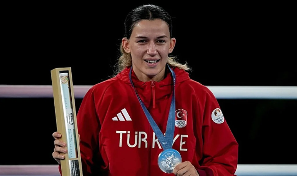 Hatice Akbaş, Paris 2024'te Boksta Gümüş Madalya Kazandı