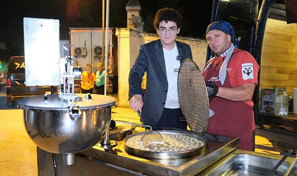 Instagram'ın Açılışını Lokma İle Kutladı