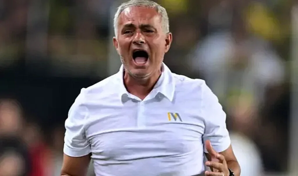 Jose Mourinho, kariyerinde bir ilki yaşadı...