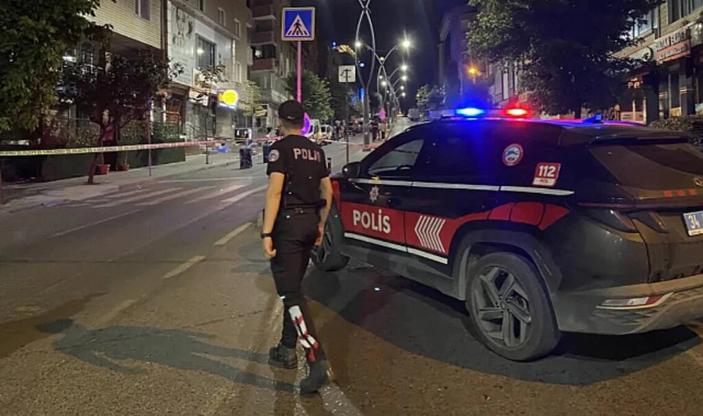 Kuaför Salonuna Silahlı ve Patlayıcılı Saldırı