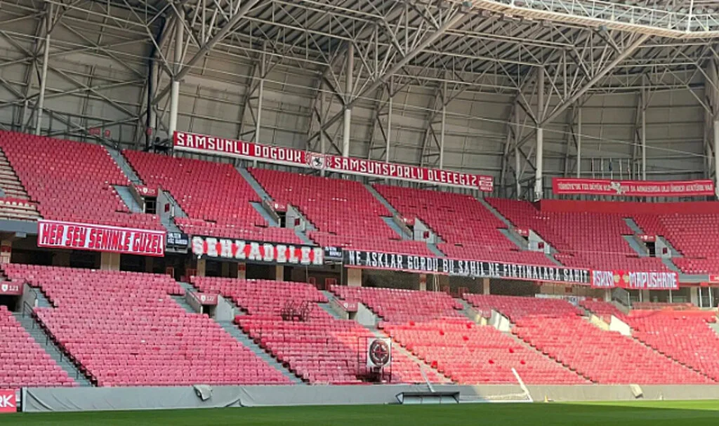 LİSE-SAM Grubundan Samsunspor'a Pankartlı Destek