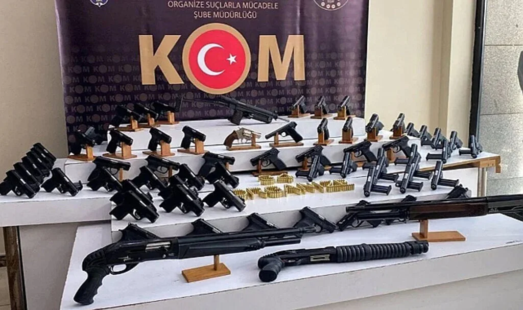 "Mercek-22" Operasyonları: 78 İlde Bin 790 Silah Ele Geçirildi