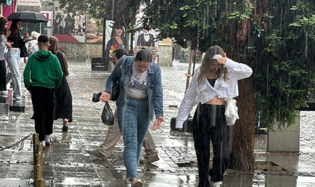 Meteoroloji'den Karadeniz'de Sağanak Uyarısı