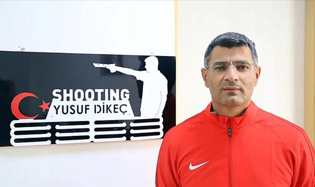 Milli Atıcı Yusuf Dikeç'in Tarzı Yaratıcı Aktivizme İlham Veriyor