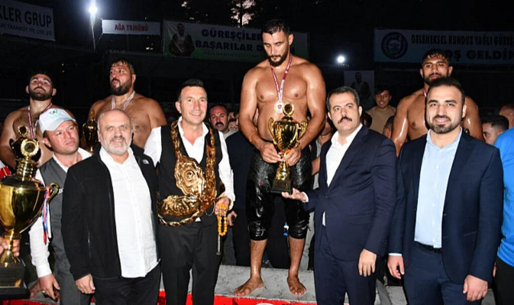 Mustafa Taş, 18. Kunduz Yağlı Güreşleri'nde Başpehlivan Oldu