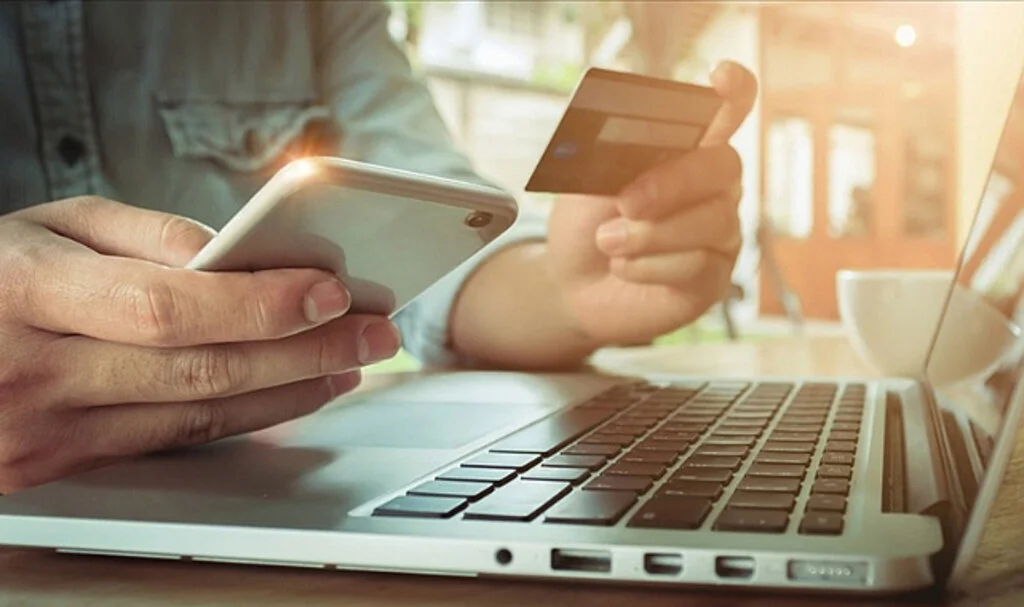 Okul Alışverişinde E-Ticaretin Payı Artıyor, Satışlar Yükselişte
