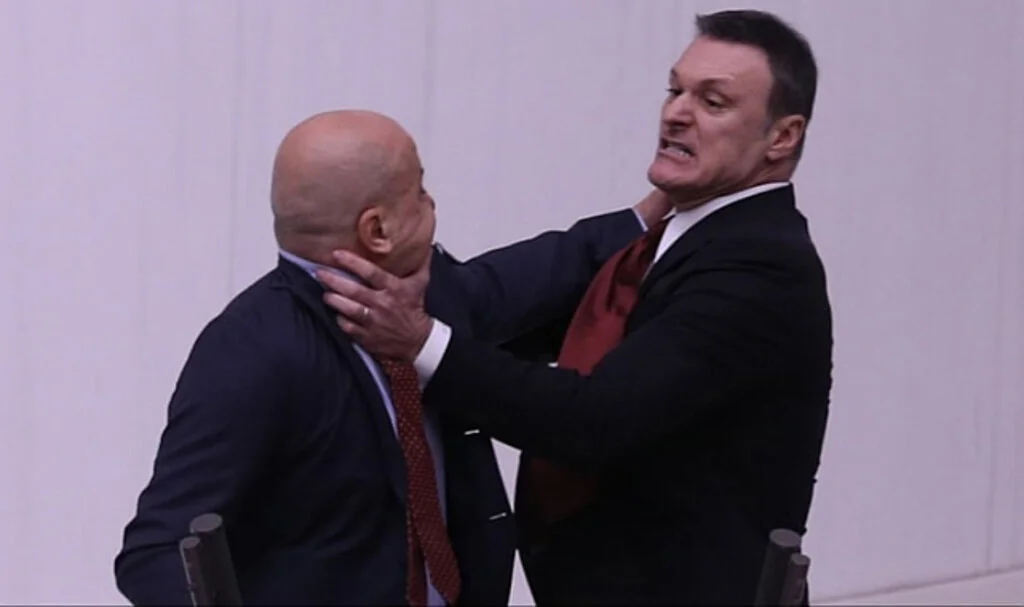 Özgür Özel'den Erdoğan'a Sert Tepki: "Alpay Özalan Milli Gururumuzdu, Milli Utancımız Oldu"