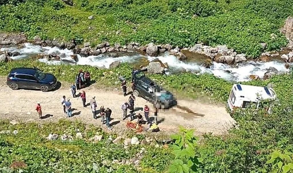 Rize'de Uçuruma Yuvarlanan Araç: 2 Ölü, 3 Yaralı