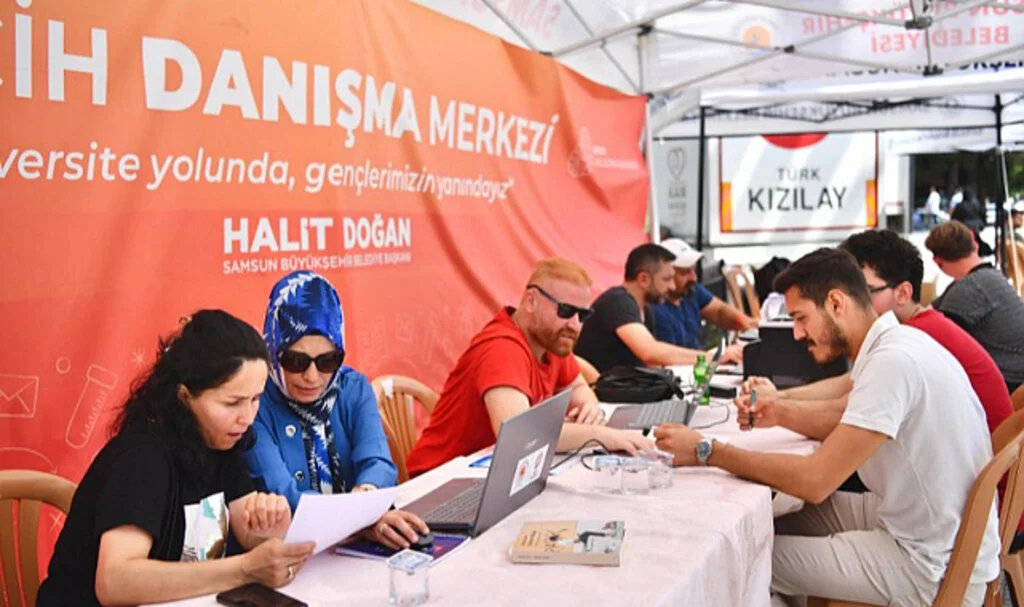 Samsun Büyükşehir, "Üniversite Yolunda Gençlerin Yanında"